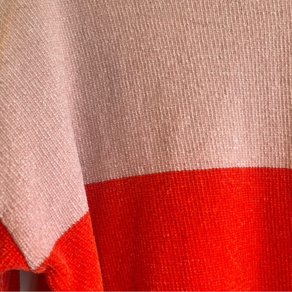 [NEW!] Mock neck chenille two tone sweater ❤️🩷 - Picture 6 of 7